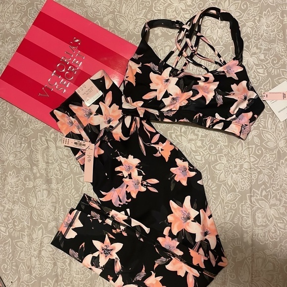 Victoria's Secret Other - NWT Victoria’s Secret Active workout set BLACK AND PINK size small